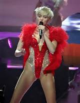 Miley Cyrus besa a una misteriosa chica en Las Vegas â€“ Foto & VÃ­deo