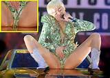 ... - AMATEUR HOMEMADE - PHOTOS & VIDEOS : Miley Cyrus Pussy Upskirt