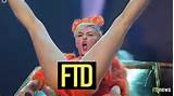 Miley Cyrus Flashes Her Private Parts On Stage at Bangerz Tour ...