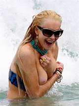 Lindsay Lohan Oops Nipple Slip and Boob Slip At Beach!2