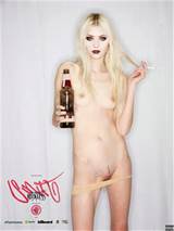 ... momsen orgi118 rated Taylor Momsen Nude Possing her Small Tits & Pussy