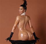 Kim Kardashian Shows Her Bare Ass