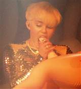 miley cyrus blowjob dick suck blow up doll pubes (11)