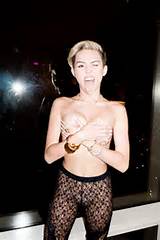 Miley Cyrus showing off her boobs pussy in Terry Richardson photoshoot ...