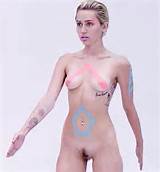 Miley Cyrus Finally Shows A Clear Shot Of Her Nude Vagina