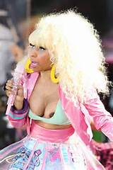 Nicki Minaj Pops A Nipple Perfoming Live On Good Morning America