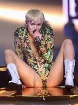 Miley Cyrus Showing Pussy Lips At Live Performs in San Jose