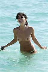 Leilani Dowding very sexy and hot topless paparazzi photos