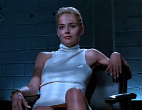 De beroemde scene uit Basic Instinct waarbij Sharon Stone tijdens een ...