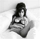 AMY WINEHOUSE (2)