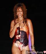 Rihanna Cameltoe Big Pussy Nude Female Photo