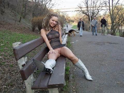 Exposed in public photo woman flashes pussy in park - amateur voyeur ...