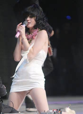 unratedgossip: Katy Perry's nip slip and panty flash!