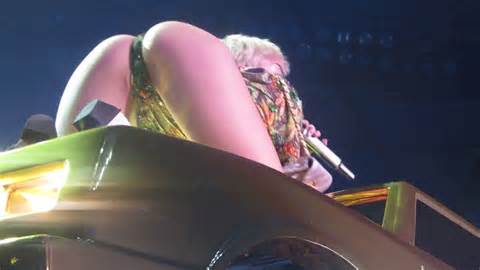 Uncensored Wardrobe Malfunctions Miley Cyrus Pussy