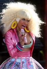 Nikki Minaj wardrobe malfunction [NSFW]