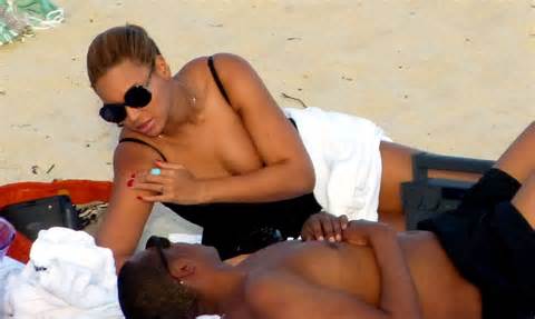 images of Beyonce Tits Slip And Post Pregnancy Boobs Bikini