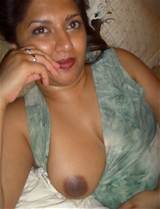 Real amateur indian housewife willingly exposing her big boobs and ...