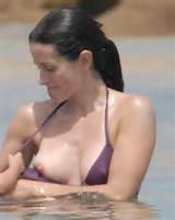 Courteney Cox Pussy Images | FemaleCelebrity