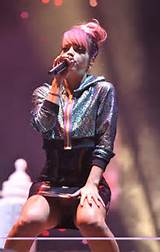 Lily Allen Pussy Upskirt Onstage In Germany!