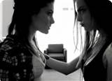 Ariana Grande Gets Her Tits Felt Up With Elizabeth Gilles