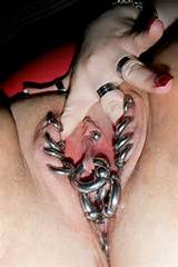 Extreme pussy piercing - 2011-03-20-2773.jpg