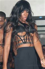 Kelly Rowland Slips Both TIts, Both Nips, & The Mic Fits In Her Horse ...