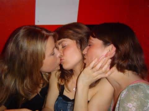 1852292693 Jpg In Gallery Amateur Girls Kiss 04 Picture 3 Uploaded