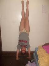 HAND STAND OR PUSSY PUSSY POPPIN.... in *new pics* 7-8-08 by linn tab